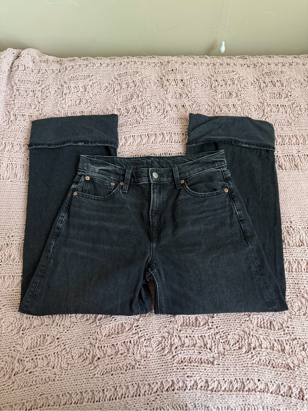 American Eagle Outfitters Women’s 2 Black Cuffed Jeans